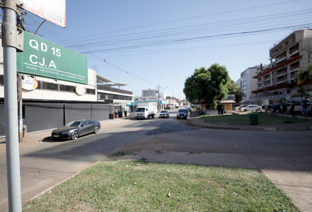 As intervenções incluem drenagem pluvial, pavimentação e sinalização das vias, paisagismo, implantação de mobiliário urbano – bancos e lixeiras –, calçadas e estacionamentos públicos | Foto: Renato Alves/ Agência Brasília