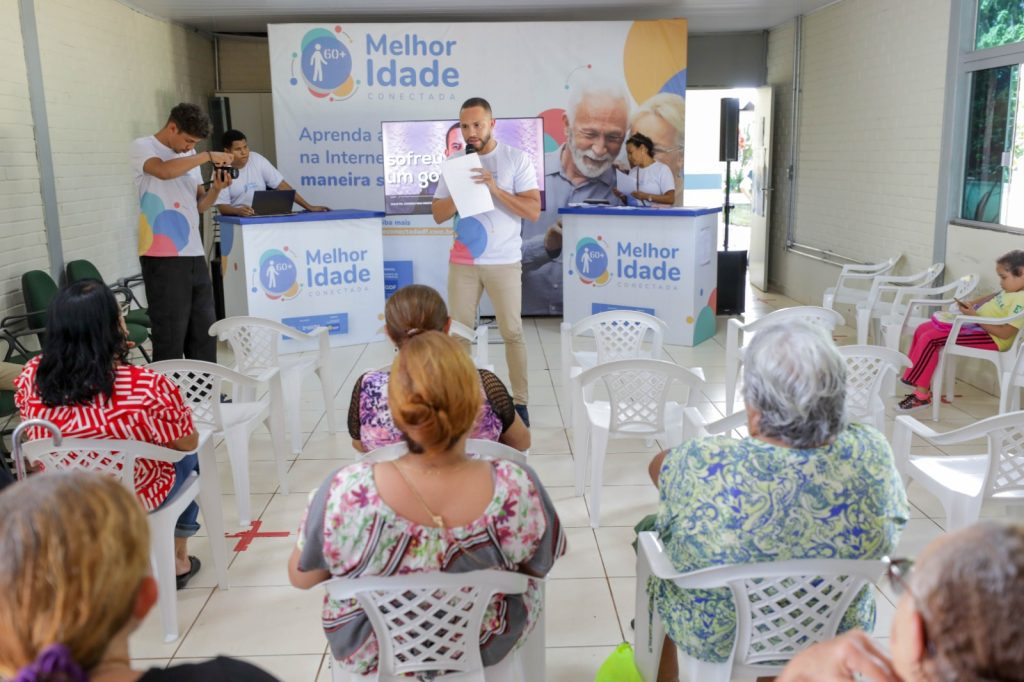 O projeto Melhor Idade Conectada tem o intuito de promover a inclusão digital para a terceira idade com cursos gratuitos de usabilidade da internet | Fotos: Tony Oliveira/Agência Brasília