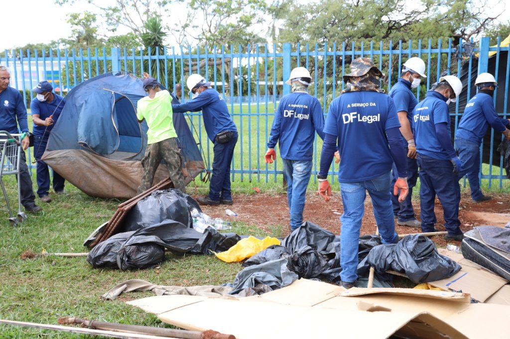 A operação para acolhimento de 24 pessoas em situação de rua instaladas em 19 barracas ocorreu nos arredores do Centro Pop Brasília, na Quadra 903 da Asa Sul | Foto: Paulo H Carvalho/Agência Brasília