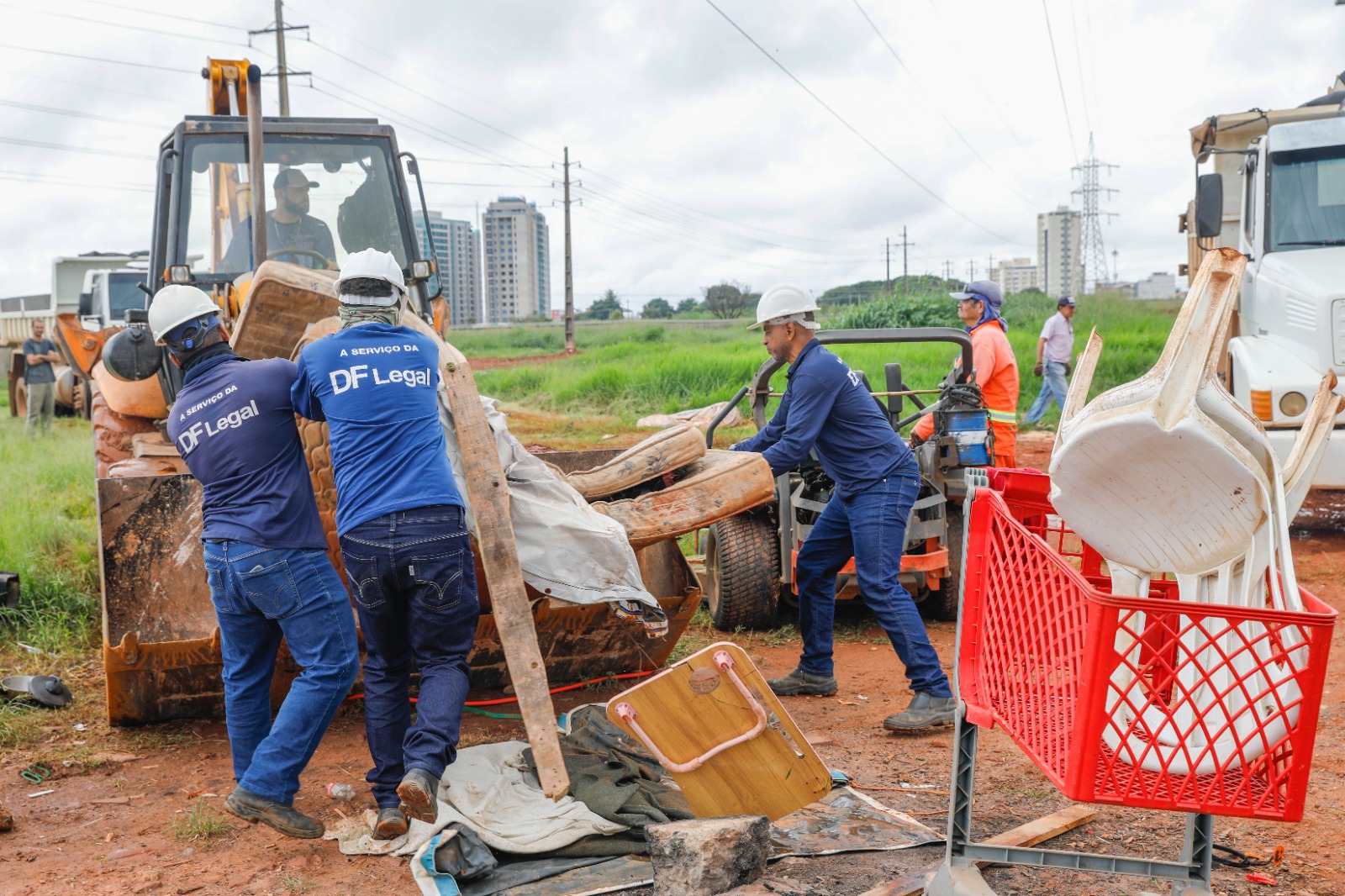 Equipes da DF Legal devem ficar dez dias no local para impedir uma nova ocupação irregular na área | Fotos: Lúcio Bernardo Jr./ Agência Brasília