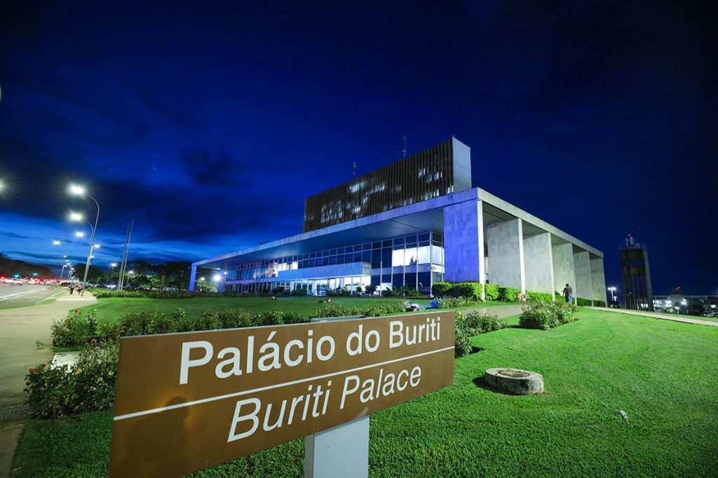 O Palácio do Buriti e a Torre de TV receberam iluminação especial para simbolizar a Campanha Abril Azul, a campanha de conscientização e visibilidade do TEA | Foto: Joel Rodrigues/Agência Brasília