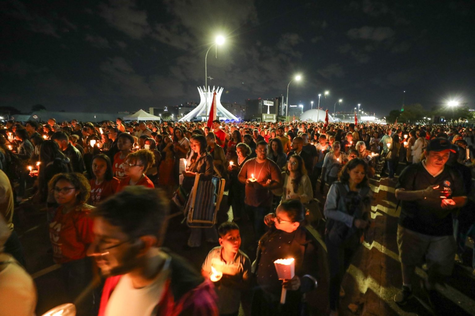 Esplanada dos Ministérios  reúne cerca de 50 mil fiéis para Corpus Christi