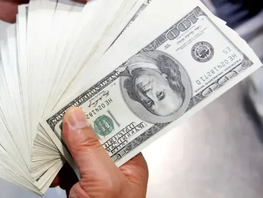 Dólar cai para R$ 5,48 após anúncio de corte de R$ 25 bi no orçamento