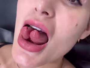 Bifurcação da língua feita por Andressa Urach aumenta o prazer?