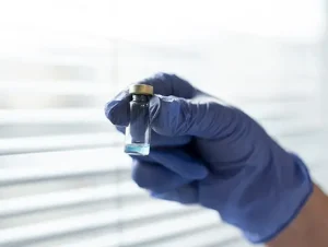 Rússia anuncia vacina baseada em mRNA contra o câncer em 2025