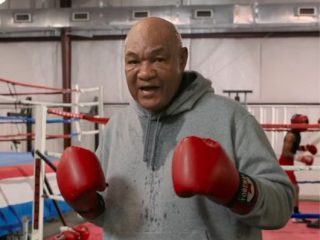 George Foreman: Lenda do Boxe e Ícone Americano falece aos 76 anos