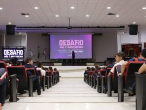 Palestras alertam sobre riscos digitais e desafios perigosos nas redes sociais