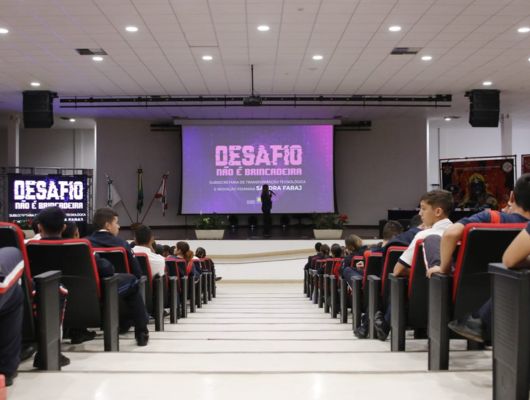 Palestras alertam sobre riscos digitais e desafios perigosos nas redes sociais