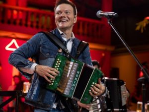 Michel Teló faz show gratuito no Nosso Natal 2025 nesta sexta-feira (19)