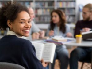 Seleção de bolsa de estudos do ensino superior contempla 37para estudantes