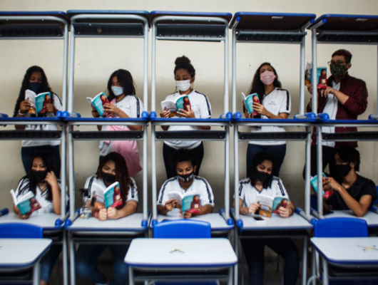 Livro e exposição registram educação pública durante a pandemia da Covid-19.