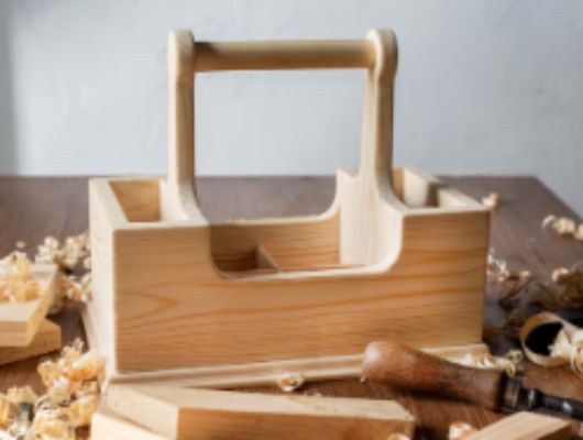 Criação em madeira e plástico com curso gratuito no DF para 20 vagas