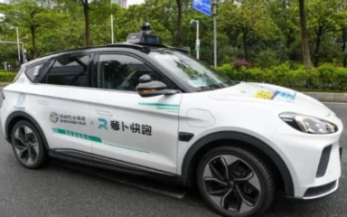 Apagão tecnológico paralisa 100 táxis autônomos