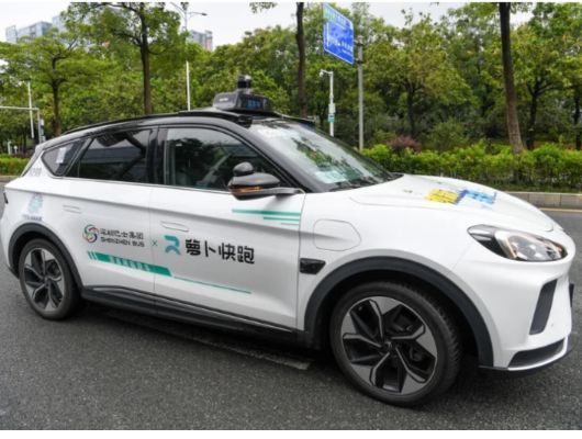 Apagão tecnológico paralisa 100 táxis autônomos