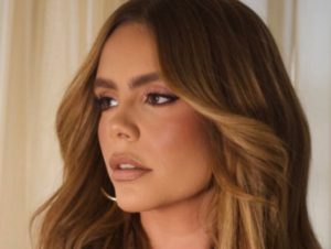Mariana fagundes se emociona ao caminhar pela primeira na romaria do divino pai eterno